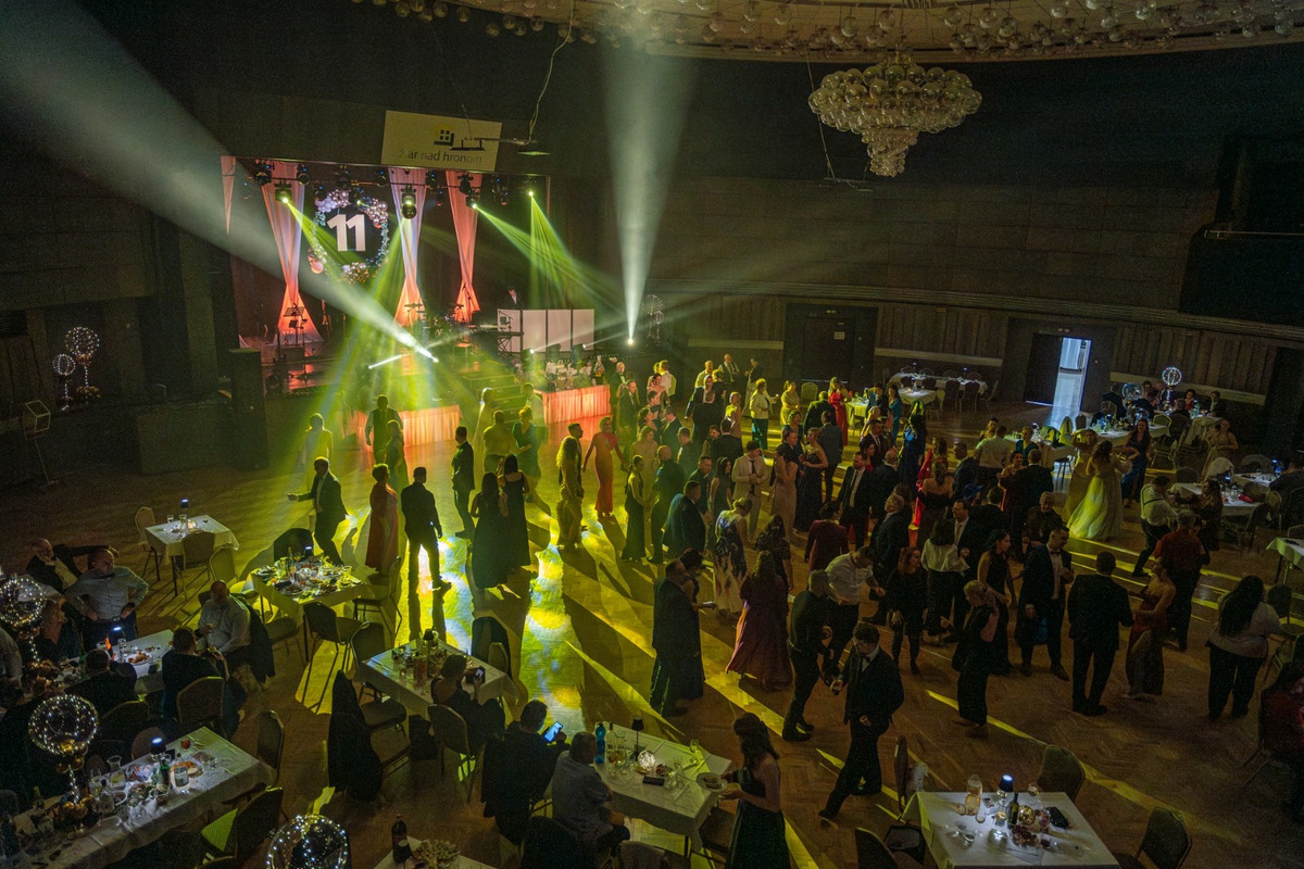 FOTO: Žiarčania majú za sebou svoj prvý bál, šlo už o jedenásty ročník, hostiteľom bol "Junior" , foto 6