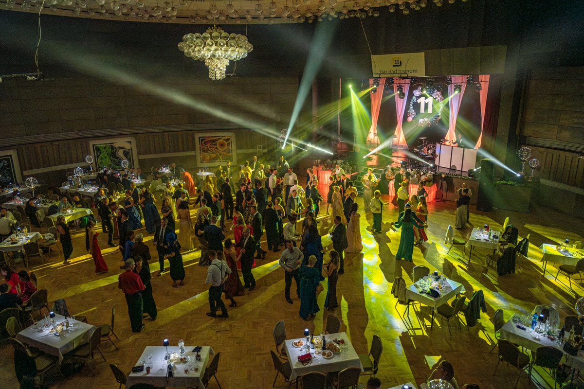 FOTO: Žiarčania majú za sebou svoj prvý bál, šlo už o jedenásty ročník, hostiteľom bol "Junior" , foto 8