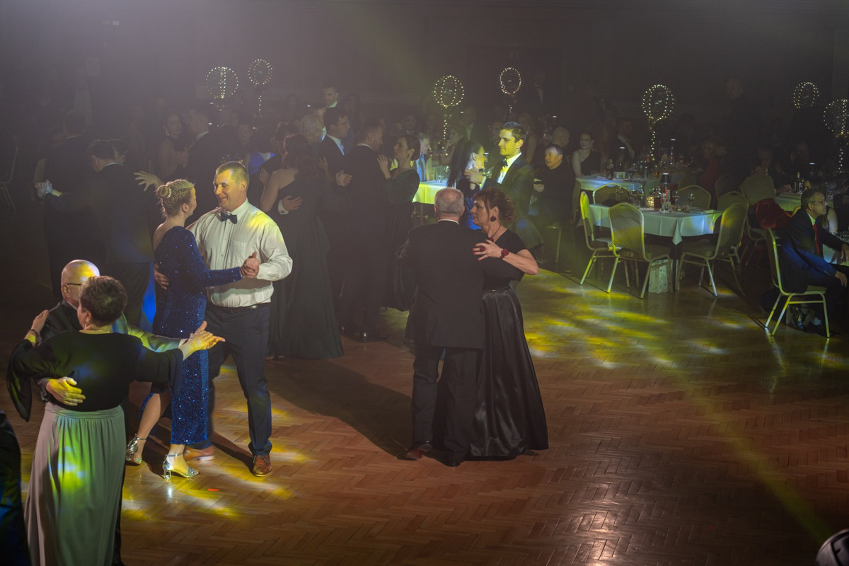 FOTO: Žiarčania majú za sebou svoj prvý bál, šlo už o jedenásty ročník, hostiteľom bol "Junior" , foto 10