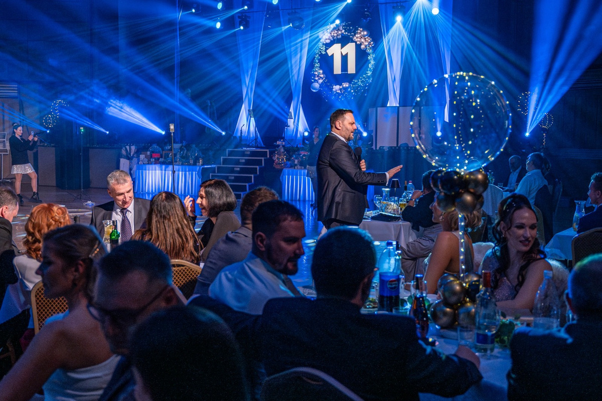 FOTO: Žiarčania majú za sebou svoj prvý bál, šlo už o jedenásty ročník, hostiteľom bol "Junior" , foto 9