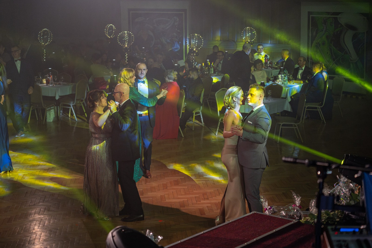 FOTO: Žiarčania majú za sebou svoj prvý bál, šlo už o jedenásty ročník, hostiteľom bol "Junior" , foto 11