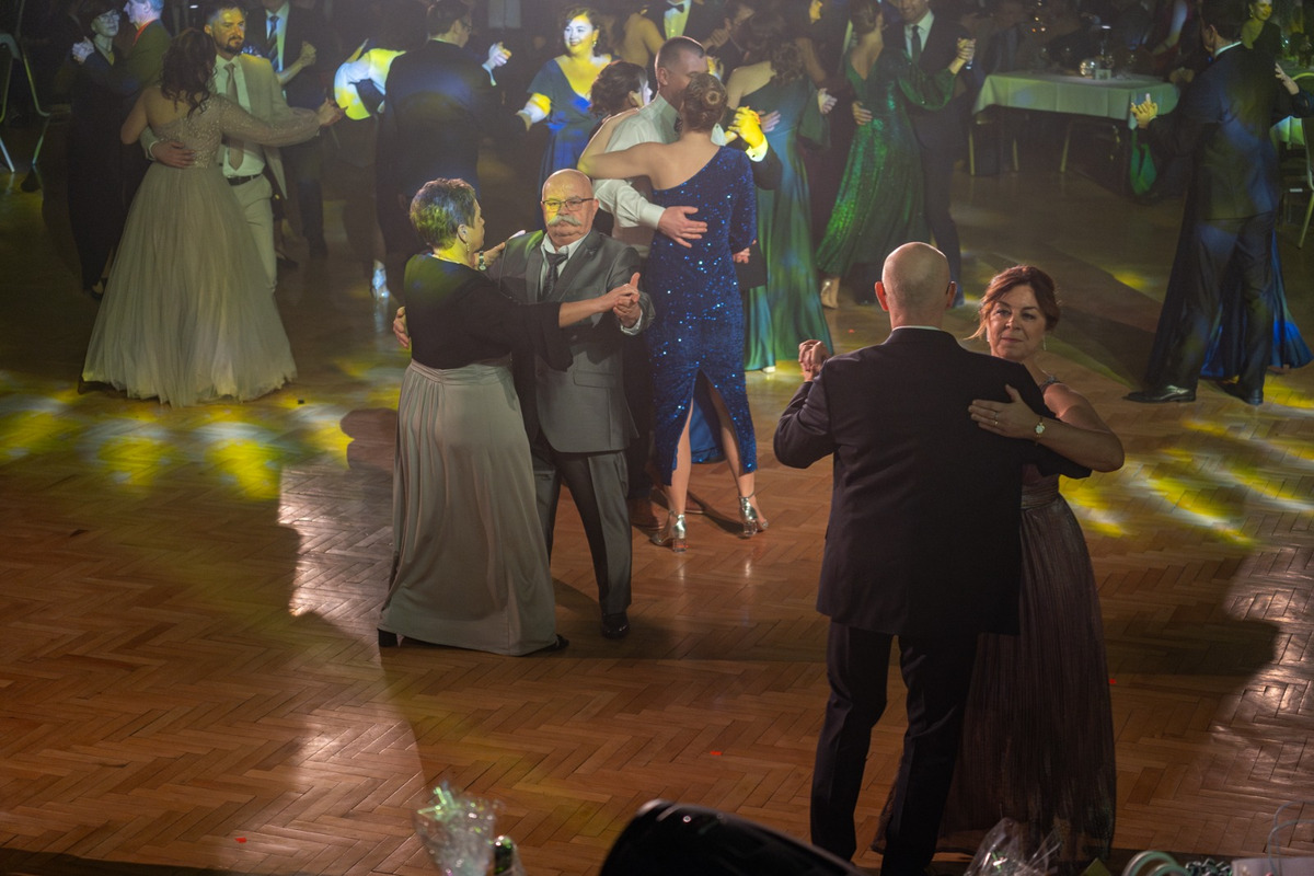 FOTO: Žiarčania majú za sebou svoj prvý bál, šlo už o jedenásty ročník, hostiteľom bol "Junior" , foto 13