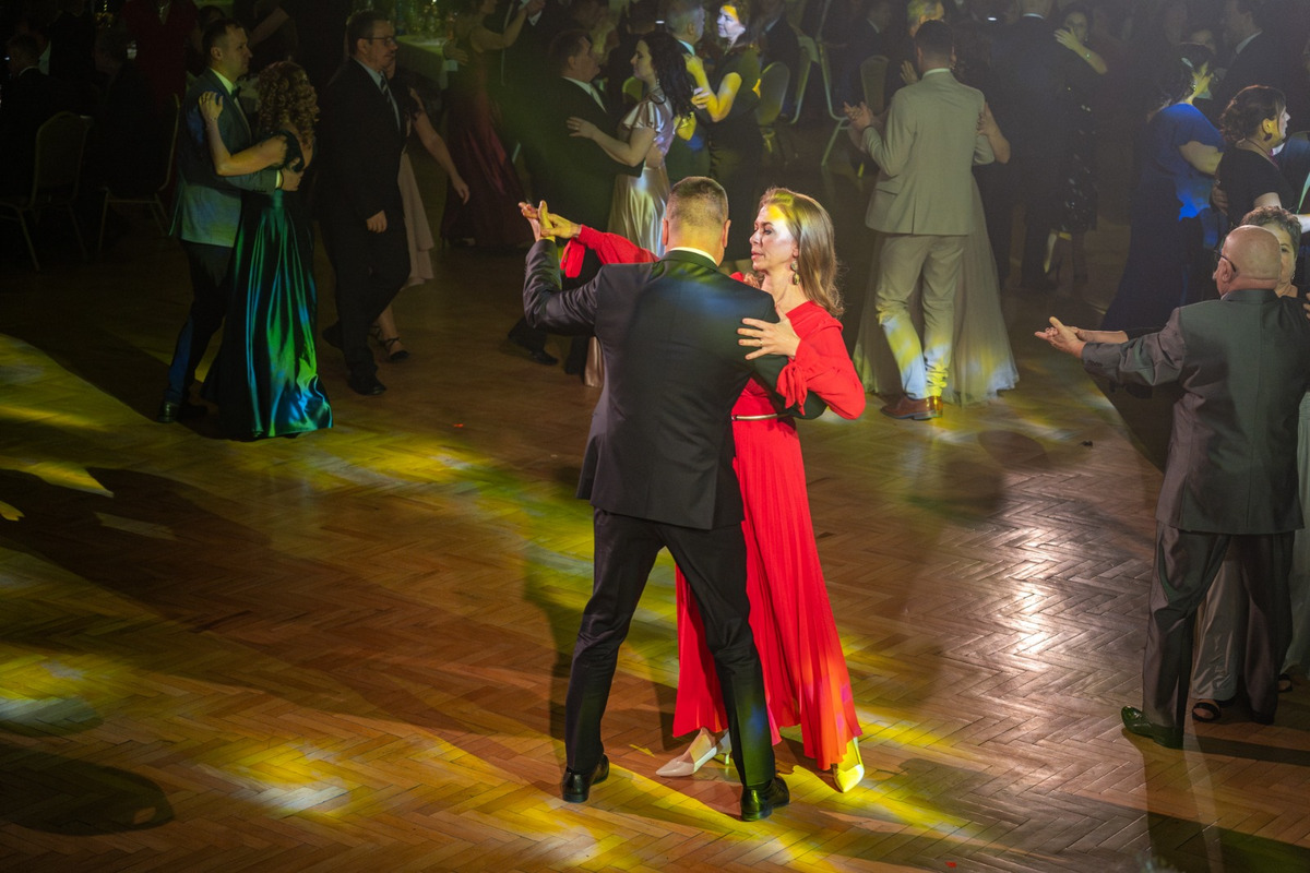FOTO: Žiarčania majú za sebou svoj prvý bál, šlo už o jedenásty ročník, hostiteľom bol "Junior" , foto 15