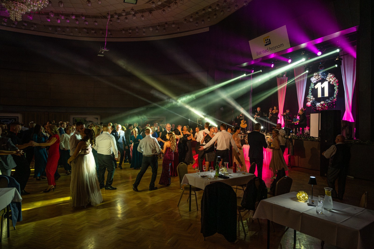 FOTO: Žiarčania majú za sebou svoj prvý bál, šlo už o jedenásty ročník, hostiteľom bol "Junior" , foto 21