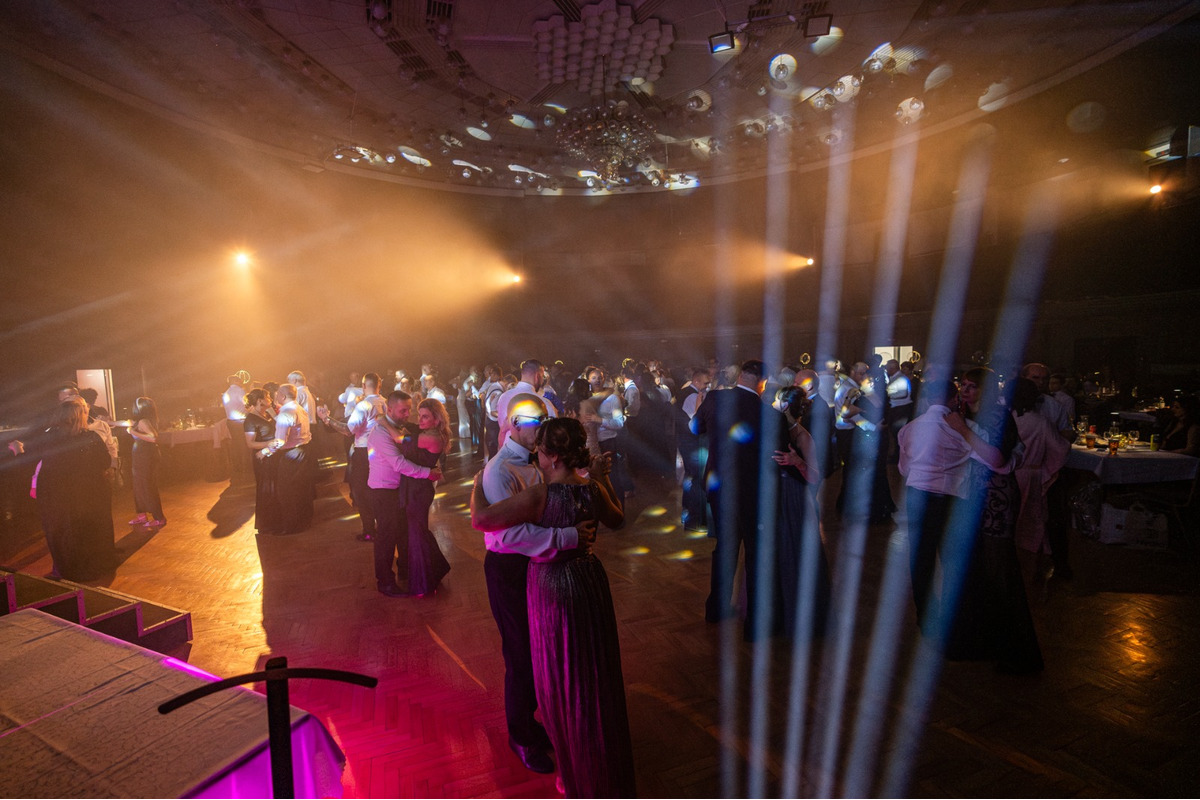 FOTO: Žiarčania majú za sebou svoj prvý bál, šlo už o jedenásty ročník, hostiteľom bol "Junior" , foto 23