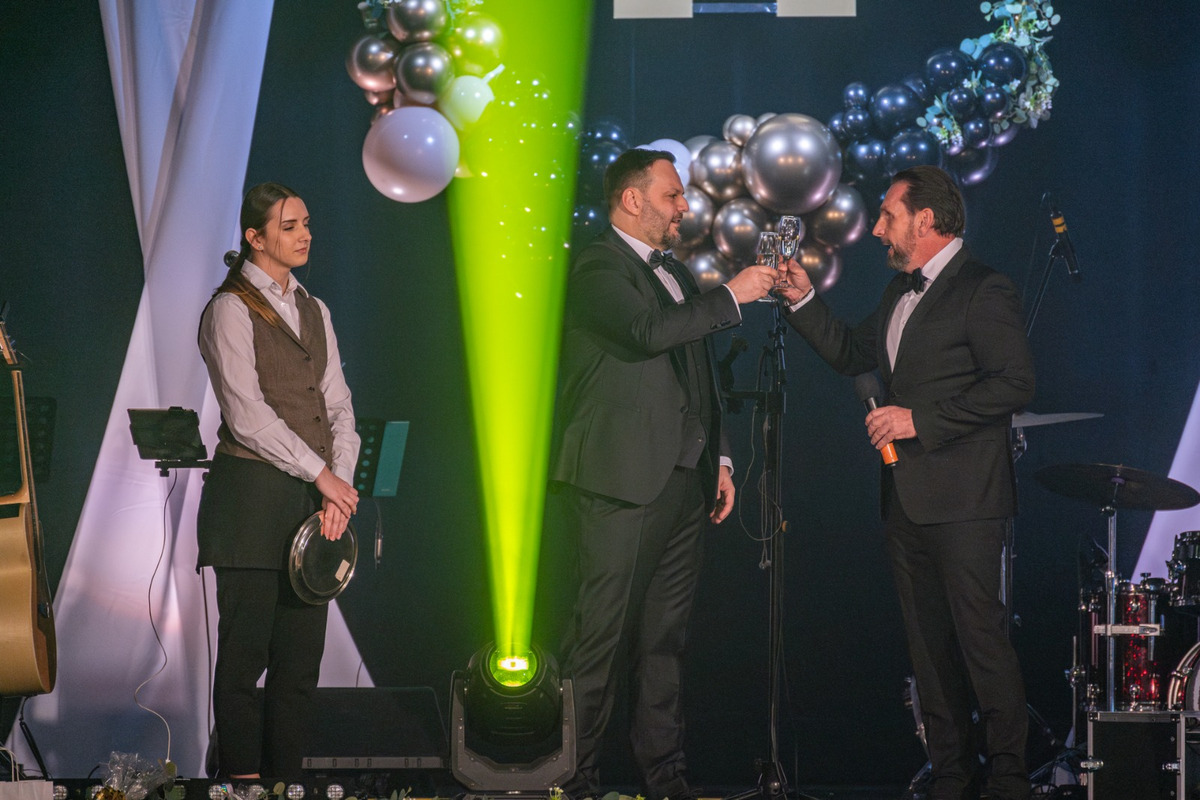 FOTO: Žiarčania majú za sebou svoj prvý bál, šlo už o jedenásty ročník, hostiteľom bol "Junior" , foto 24