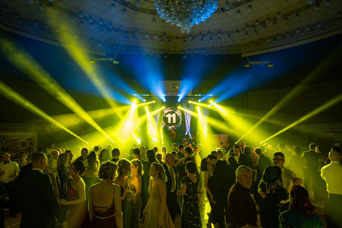 FOTO: Žiarčania majú za sebou svoj prvý bál, šlo už o jedenásty ročník, hostiteľom bol "Junior" , foto 25
