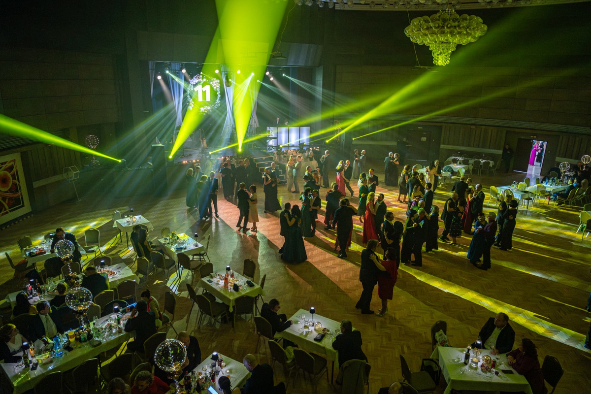 FOTO: Žiarčania majú za sebou svoj prvý bál, šlo už o jedenásty ročník, hostiteľom bol "Junior" , foto 27