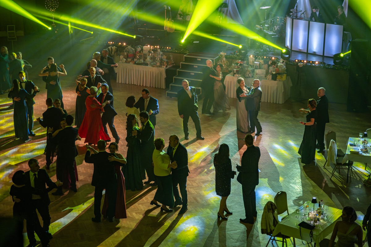 FOTO: Žiarčania majú za sebou svoj prvý bál, šlo už o jedenásty ročník, hostiteľom bol "Junior" , foto 28