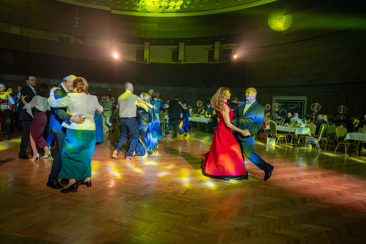 FOTO: Žiarčania majú za sebou svoj prvý bál, šlo už o jedenásty ročník, hostiteľom bol "Junior" , foto 29