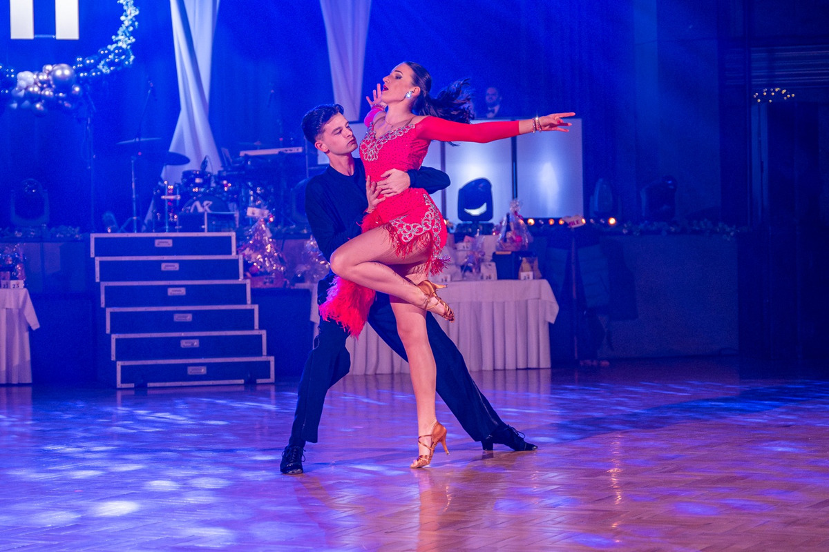 FOTO: Žiarčania majú za sebou svoj prvý bál, šlo už o jedenásty ročník, hostiteľom bol "Junior" , foto 30