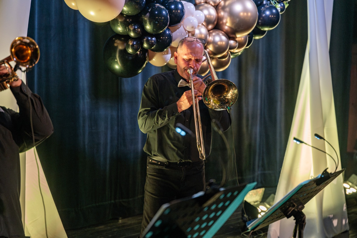 FOTO: Žiarčania majú za sebou svoj prvý bál, šlo už o jedenásty ročník, hostiteľom bol "Junior" , foto 35