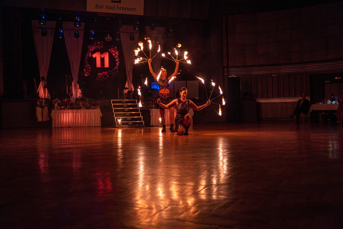FOTO: Žiarčania majú za sebou svoj prvý bál, šlo už o jedenásty ročník, hostiteľom bol "Junior" , foto 36