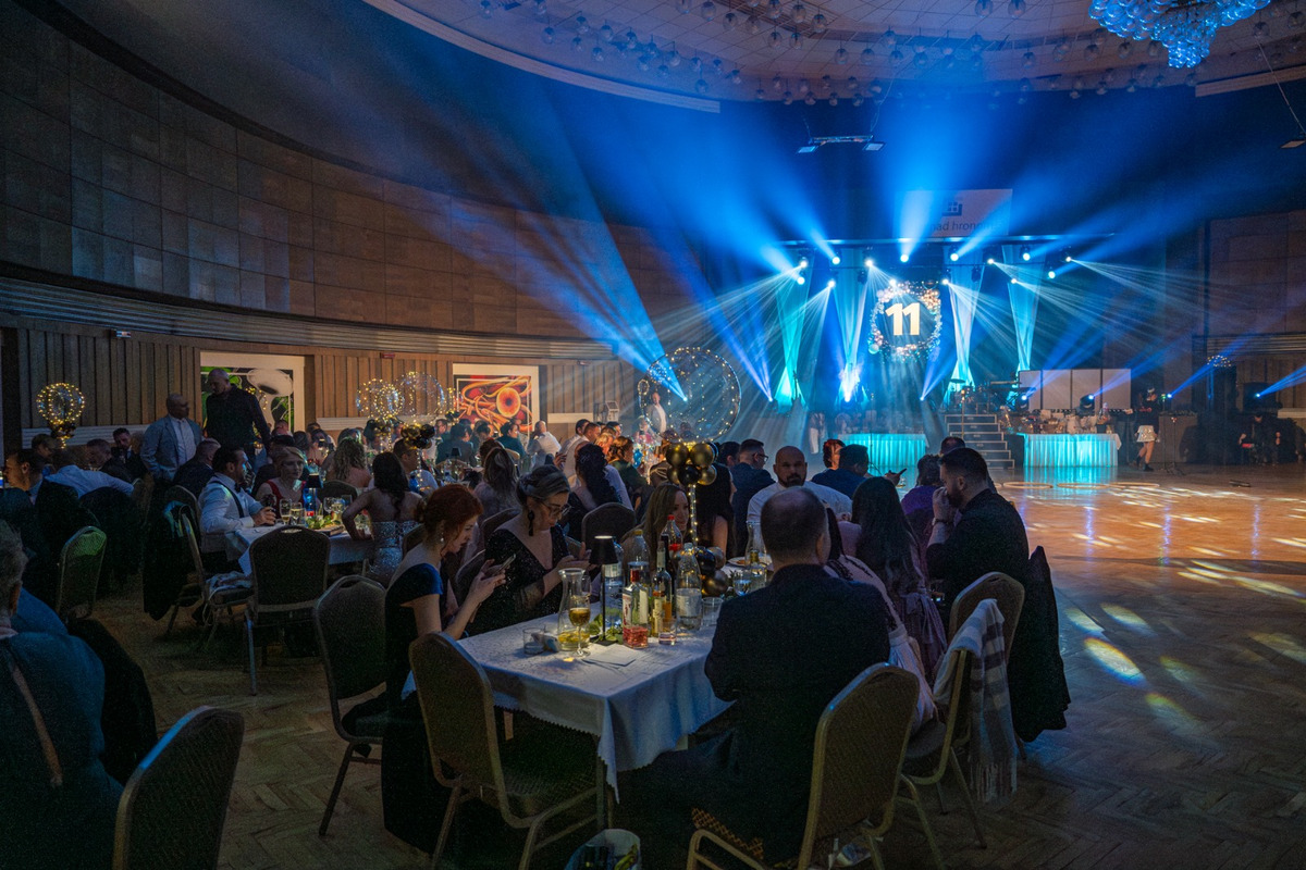 FOTO: Žiarčania majú za sebou svoj prvý bál, šlo už o jedenásty ročník, hostiteľom bol "Junior" , foto 38