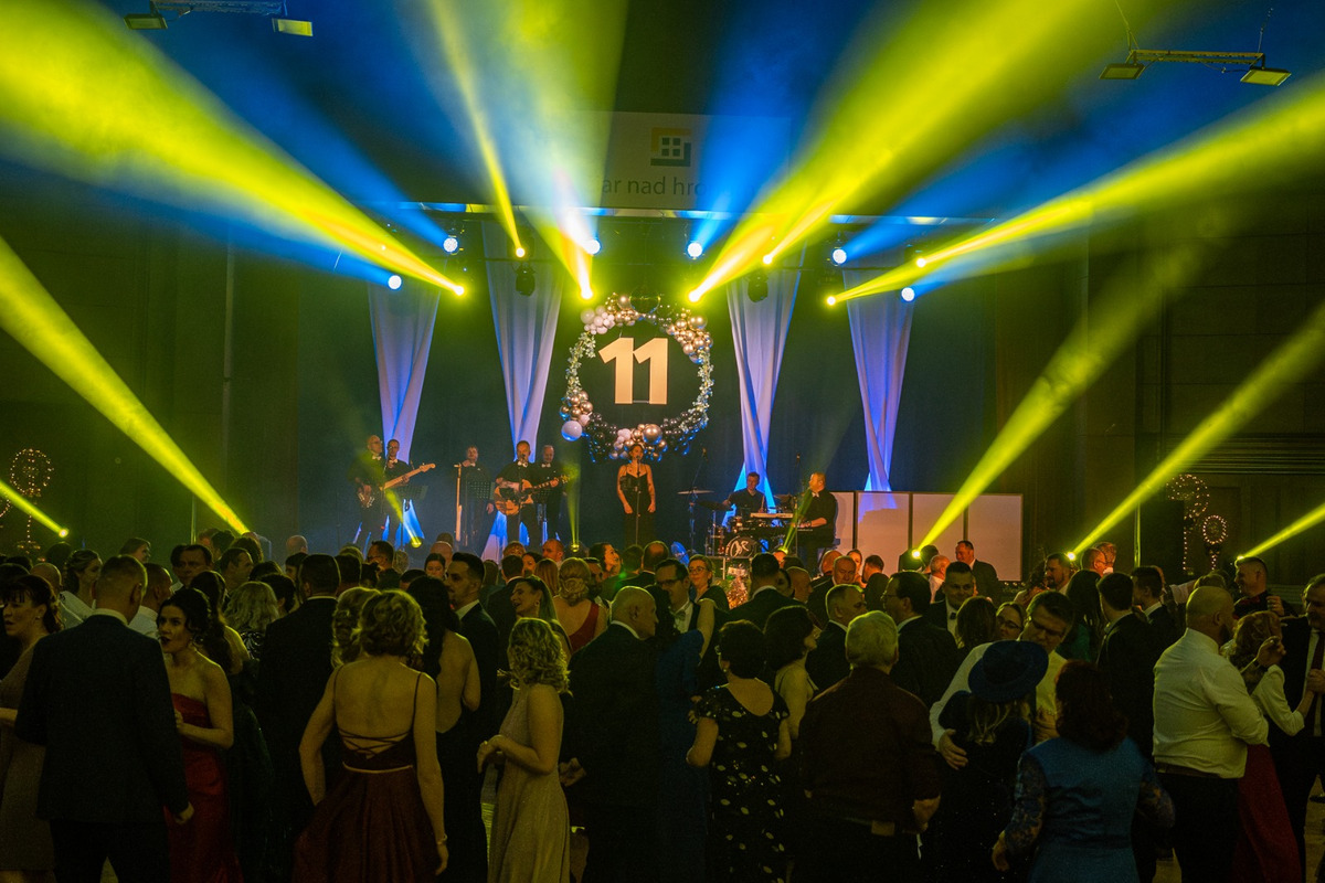 FOTO: Žiarčania majú za sebou svoj prvý bál, šlo už o jedenásty ročník, hostiteľom bol "Junior" , foto 41