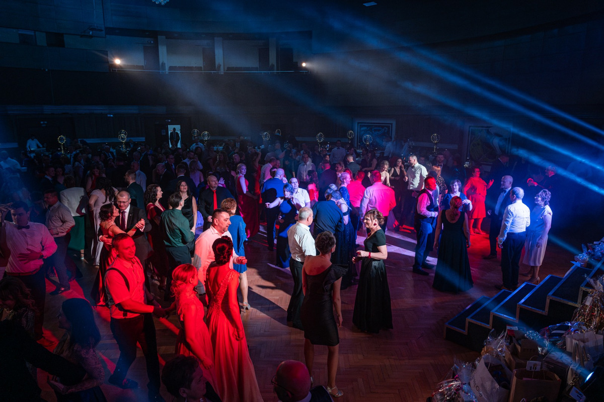 FOTO: Žiarčania majú za sebou svoj prvý bál, šlo už o jedenásty ročník, hostiteľom bol "Junior" , foto 42