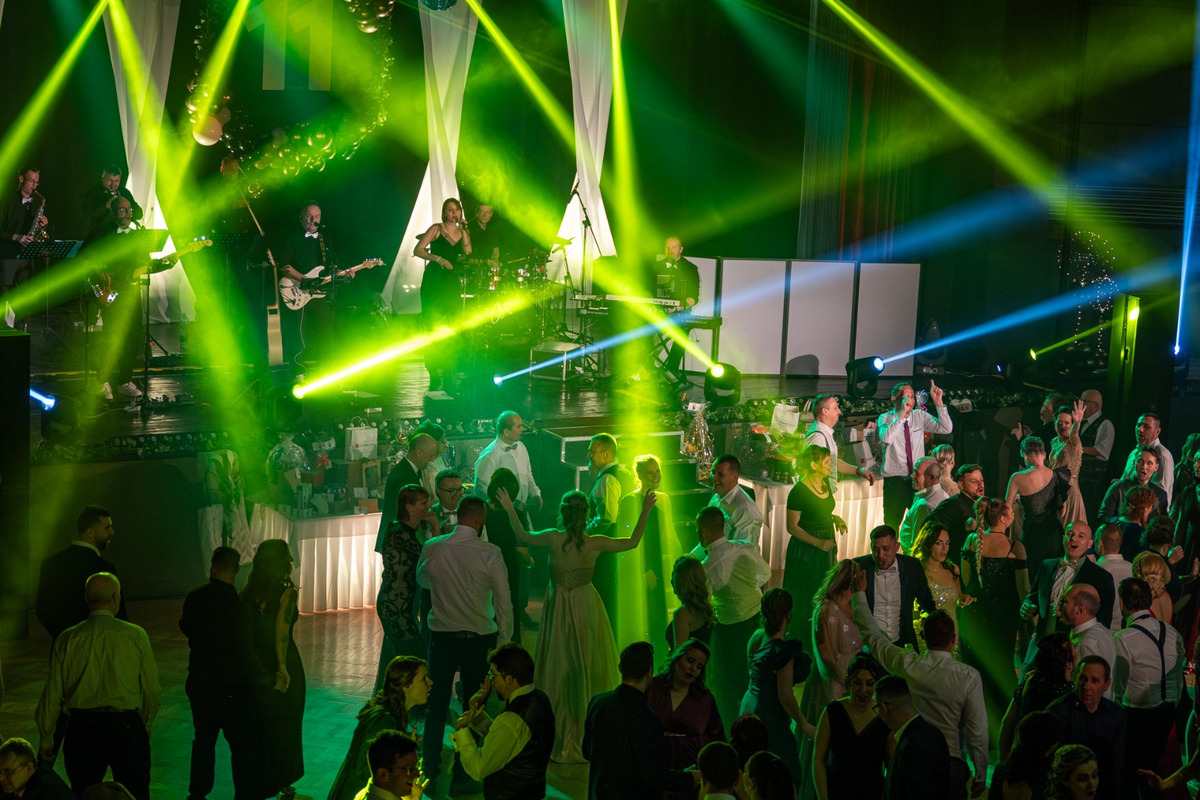 FOTO: Žiarčania majú za sebou svoj prvý bál, šlo už o jedenásty ročník, hostiteľom bol "Junior" , foto 43