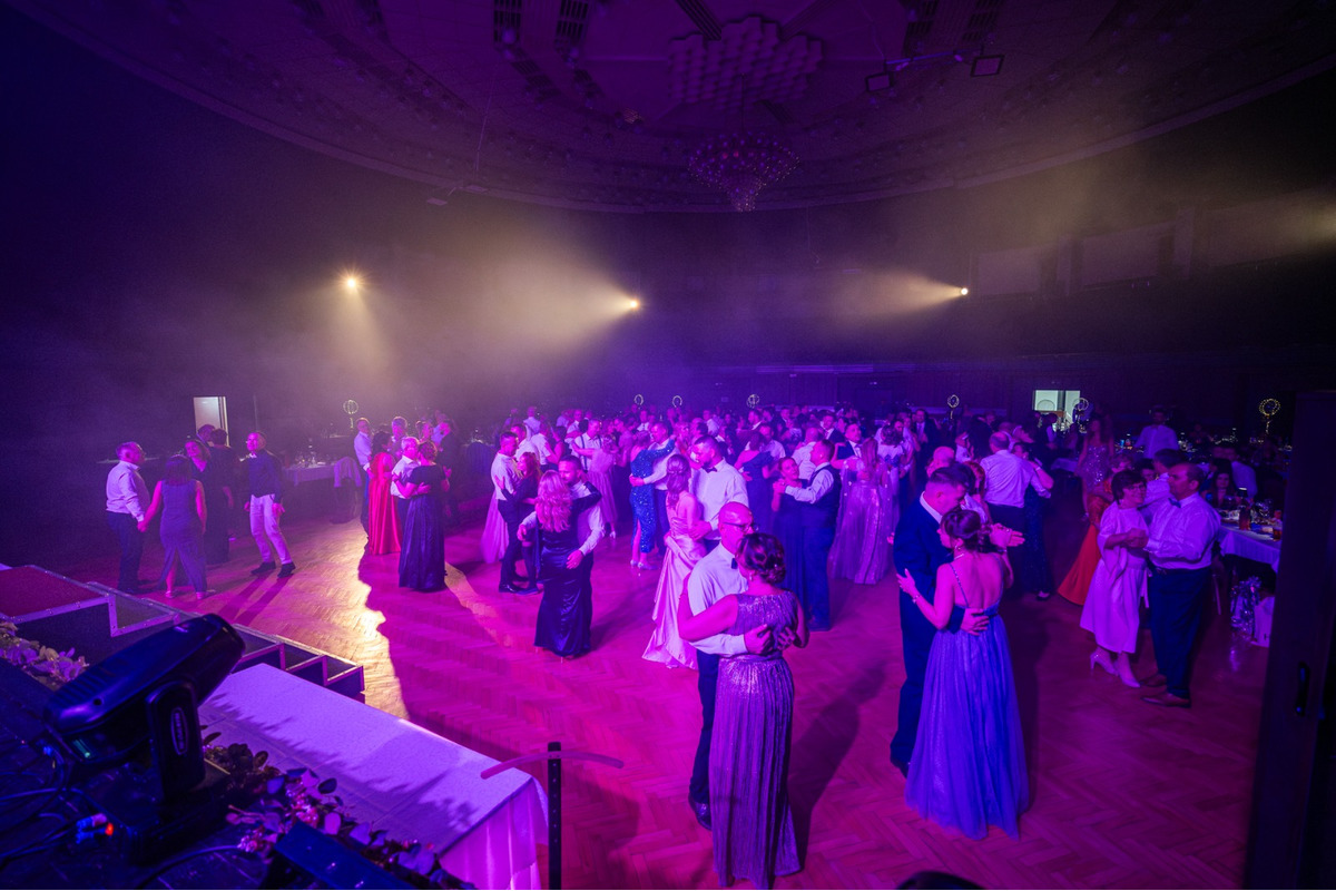 FOTO: Žiarčania majú za sebou svoj prvý bál, šlo už o jedenásty ročník, hostiteľom bol "Junior" , foto 46