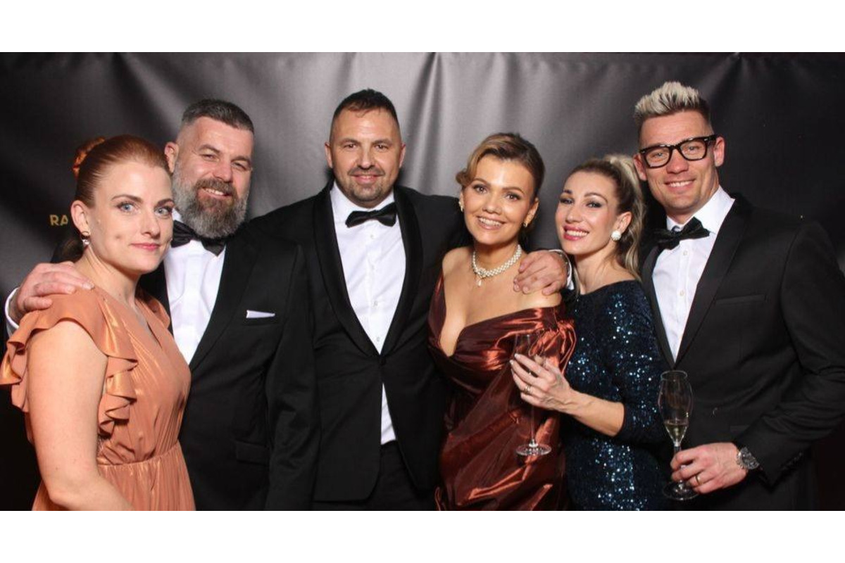 FOTO: V Banskej Bystrici sa plesalo. Radvančania si užili veľkolepý ples, nechýbal ani Lukáš Adamec, foto 6