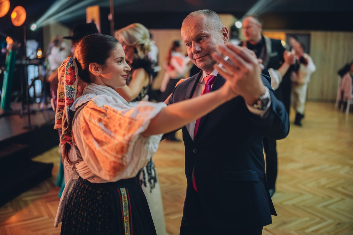 FOTO: V Banskej Bystrici sa plesalo. Radvančania si užili veľkolepý ples, nechýbal ani Lukáš Adamec, foto 14