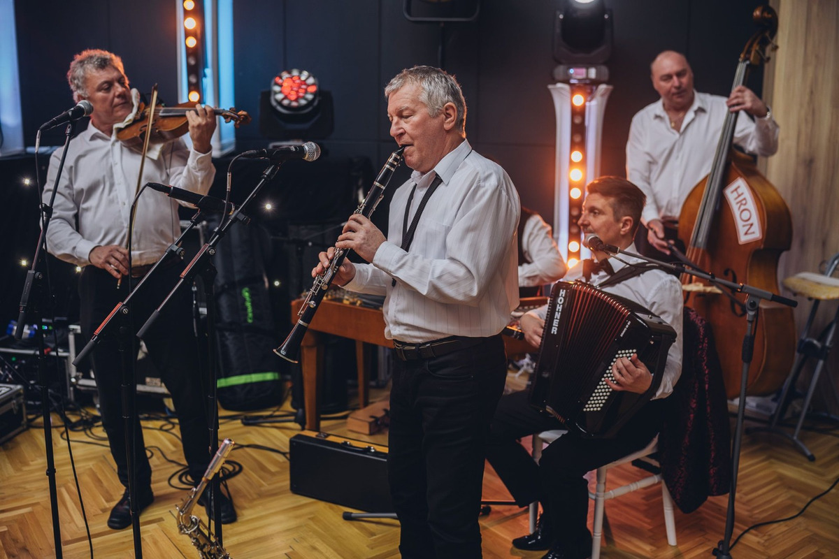 FOTO: V Banskej Bystrici sa plesalo. Radvančania si užili veľkolepý ples, nechýbal ani Lukáš Adamec, foto 24