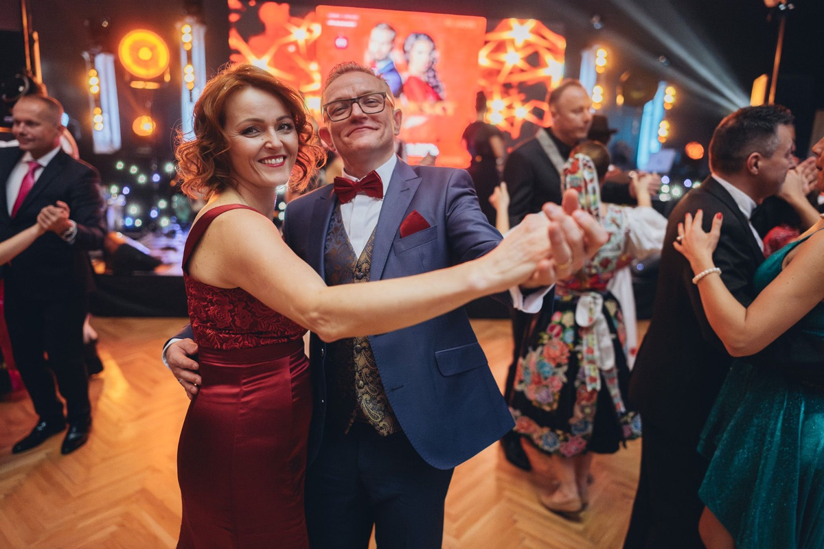 FOTO: V Banskej Bystrici sa plesalo. Radvančania si užili veľkolepý ples, nechýbal ani Lukáš Adamec, foto 35