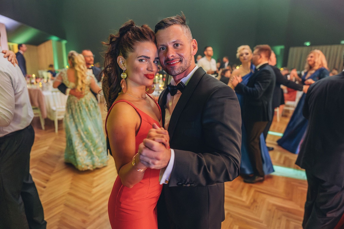 FOTO: V Banskej Bystrici sa plesalo. Radvančania si užili veľkolepý ples, nechýbal ani Lukáš Adamec, foto 37