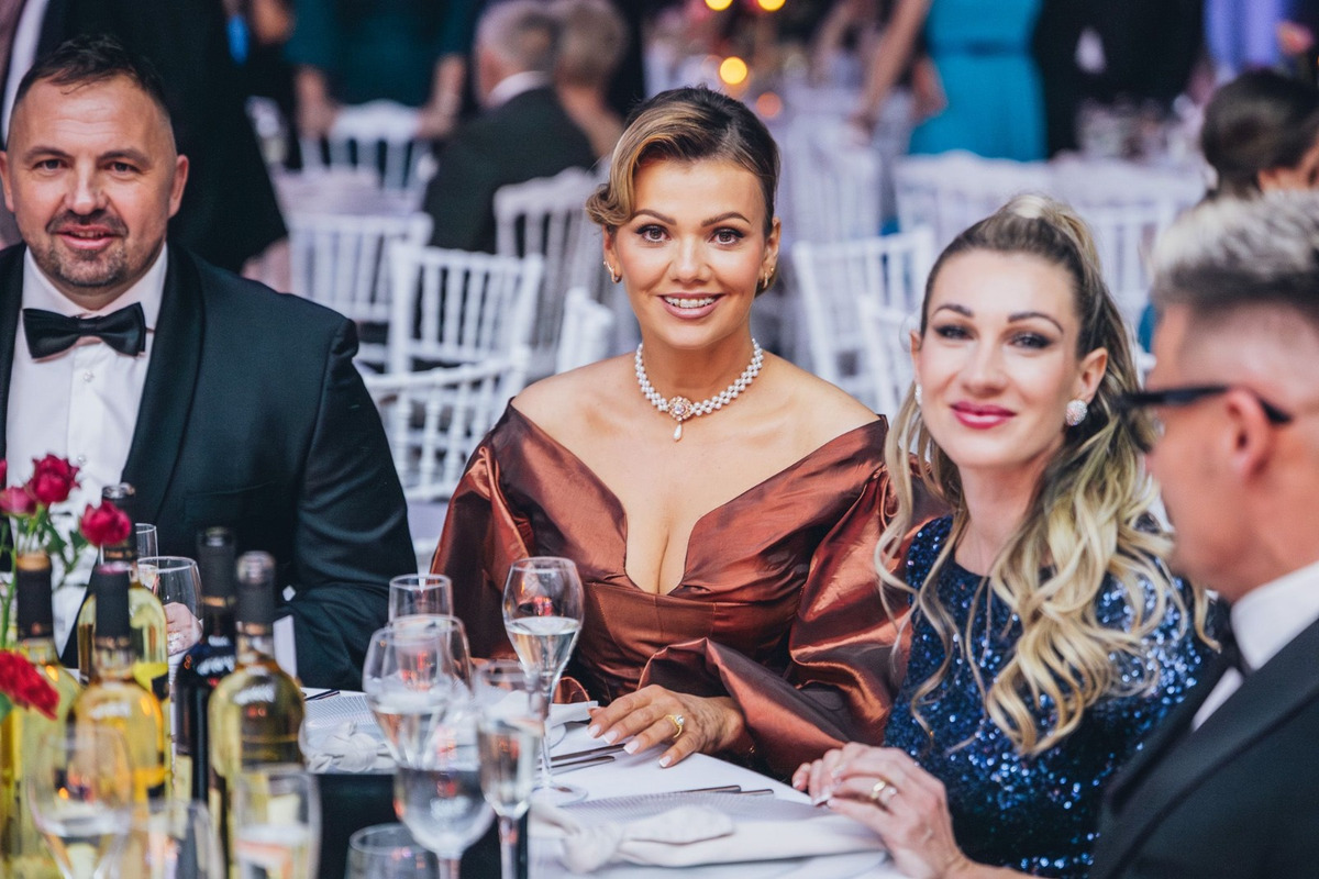 FOTO: V Banskej Bystrici sa plesalo. Radvančania si užili veľkolepý ples, nechýbal ani Lukáš Adamec, foto 41