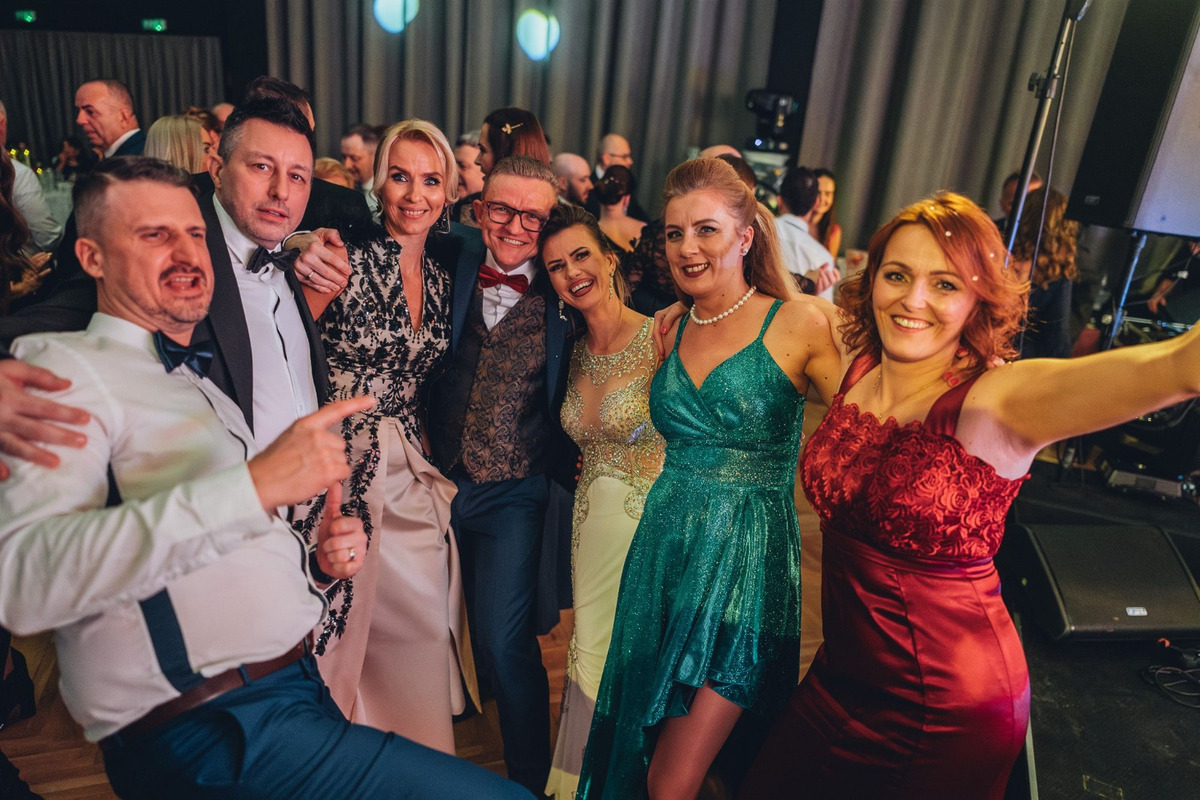 FOTO: V Banskej Bystrici sa plesalo. Radvančania si užili veľkolepý ples, nechýbal ani Lukáš Adamec, foto 54