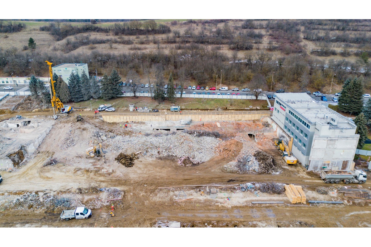 FOTO: Práce na Rooseveltovej nemocnici pokračujú. Pozrite si v akom stave sa aktuálne nachádza stavenisko, foto 1