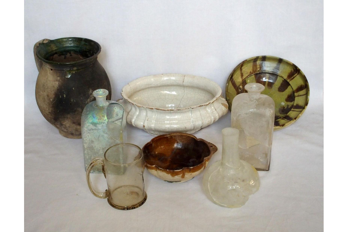 FOTO: V Rimavskej Sobote vystavia keramické a sklenené nálezy z objektu ľadnice, foto 1