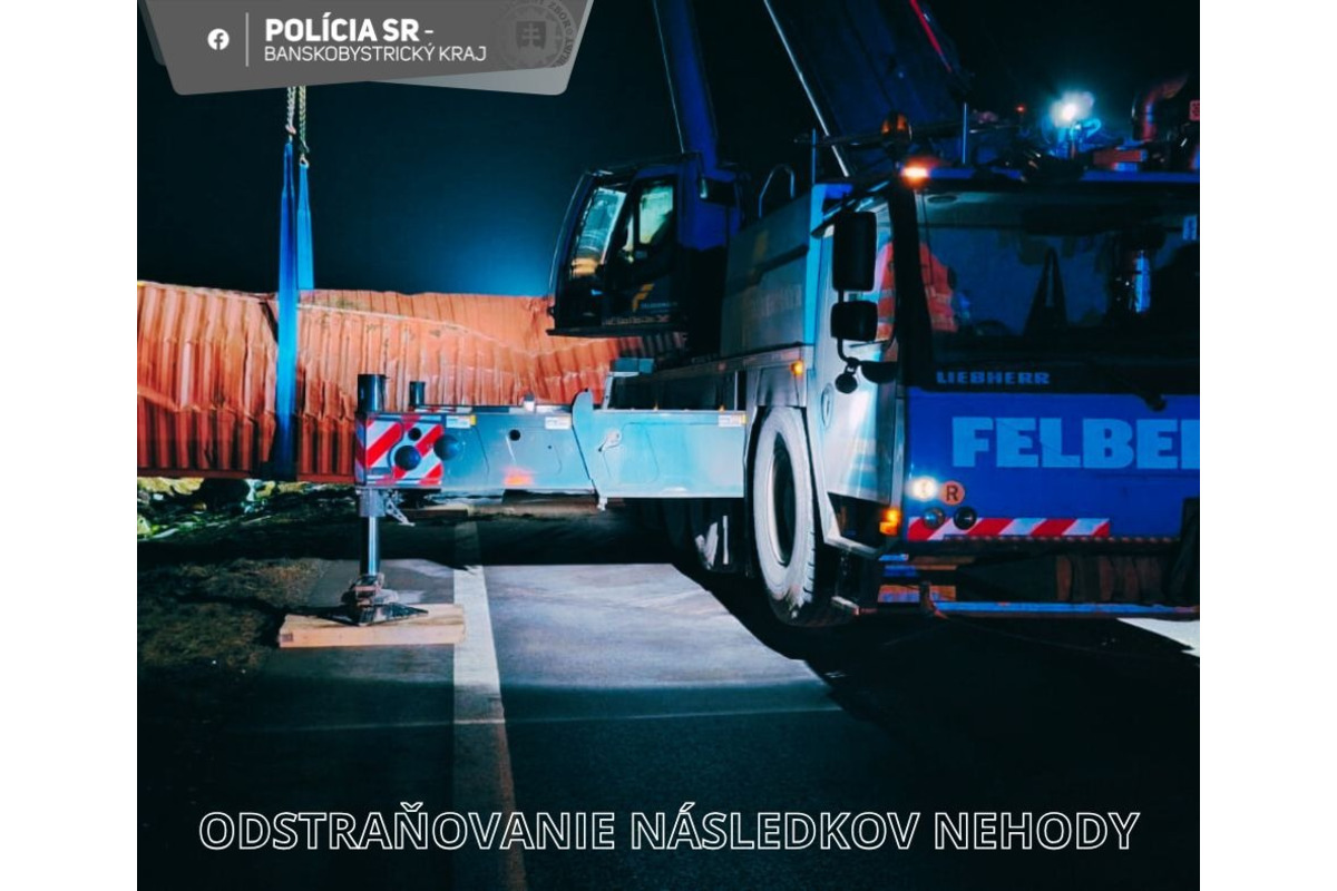 FOTO: Kamión narazil do odstavenej dodávky, foto 1