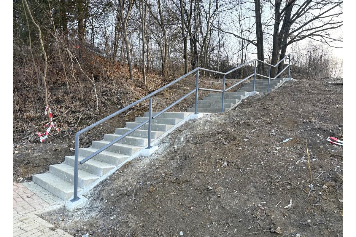 FOTO: Chodník nad nemocnicou bol dokončený, foto 3