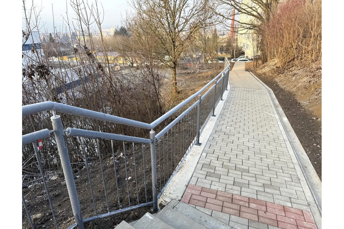 FOTO: Chodník nad nemocnicou bol dokončený, foto 4