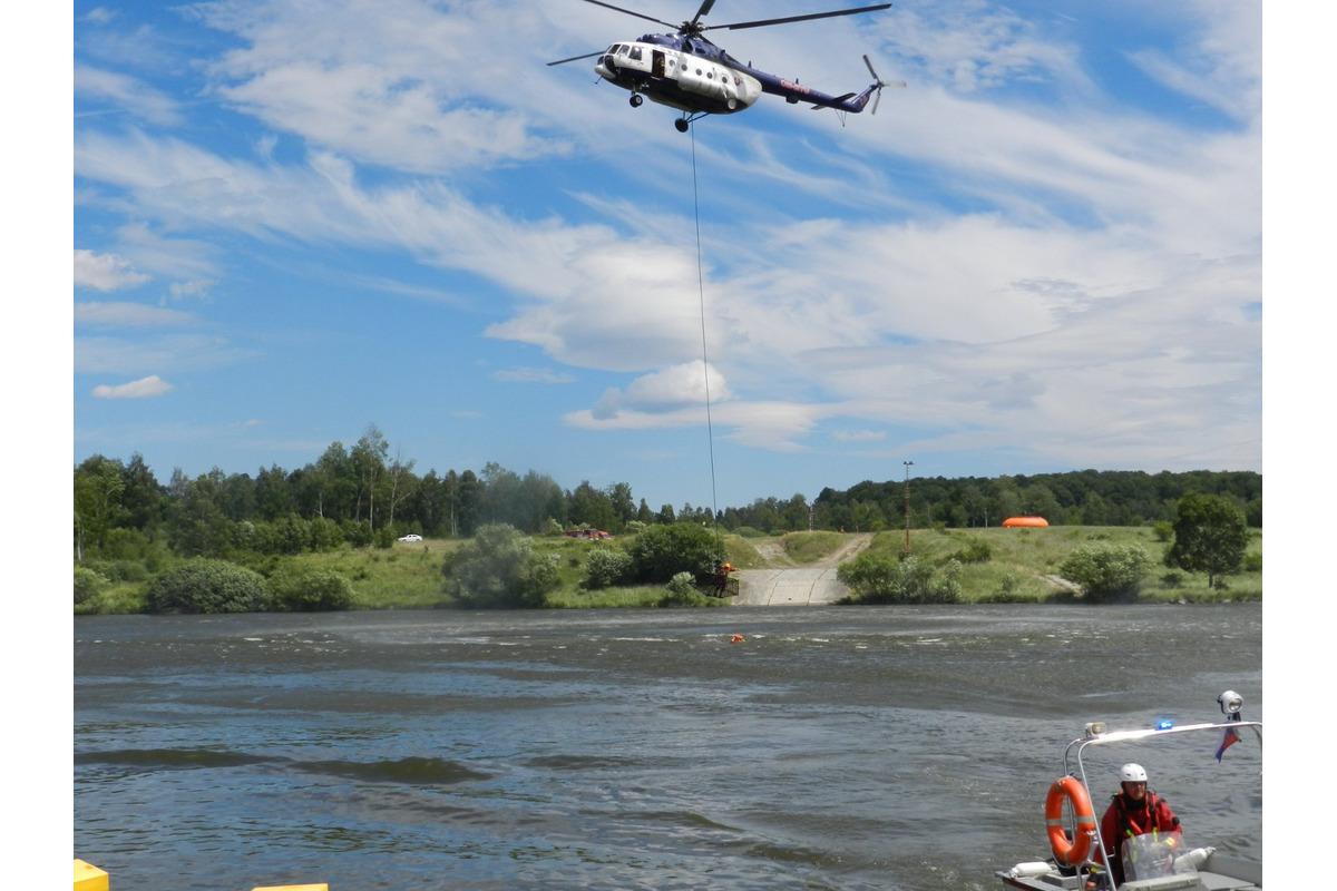 FOTO: Nezvestného Petra z Divína hľadali na vodnej nádrži Ružiná, foto 2