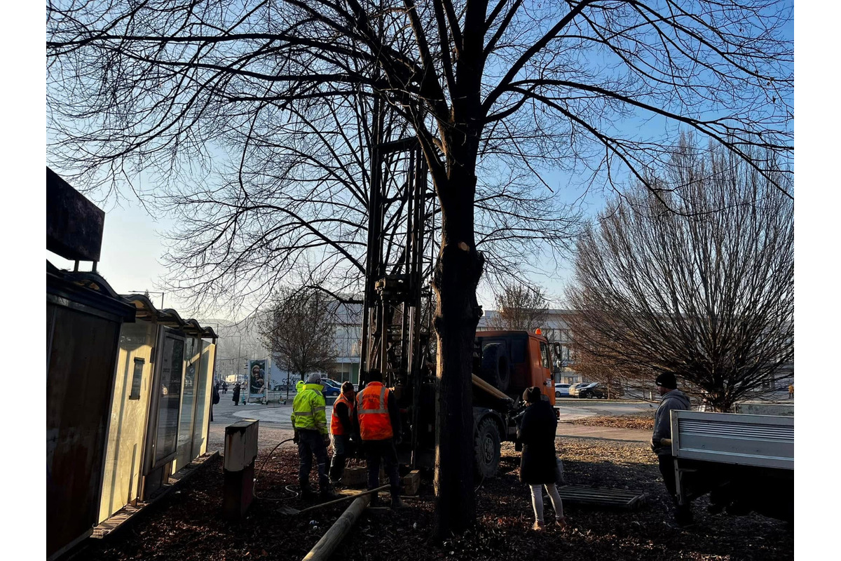 FOTO: Na Námestí Slobody v Banskej Bystrici je rušno. Pozrite si, čo sa tam deje, foto 2