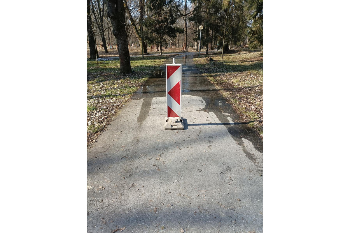 FOTO: V Lučenci pracujú na obnove prítoku vody do mestského parku, foto 4