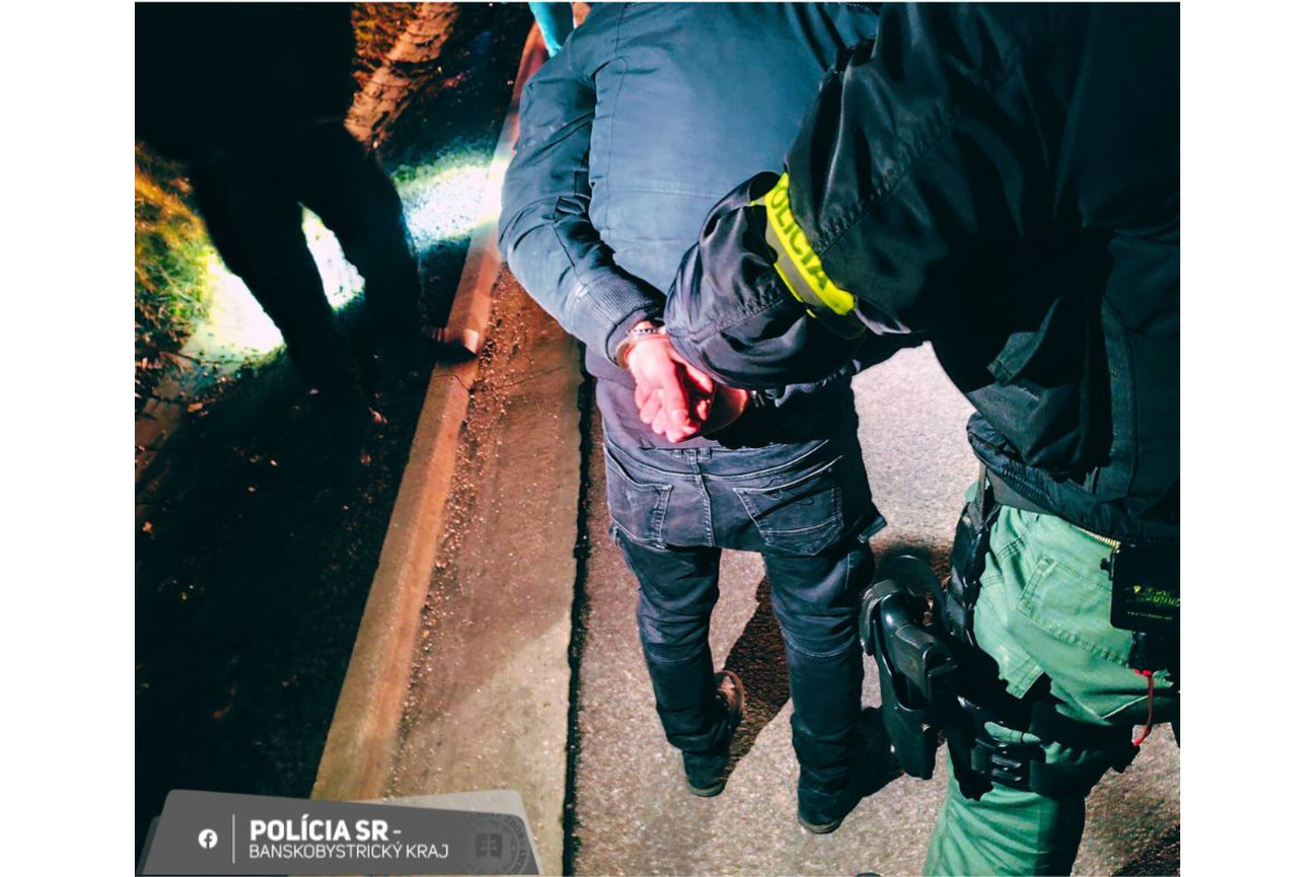 FOTO: Muž zo Žiaru nad Hronom predával drogy, policajti mu boli na stope už dlho, foto 4
