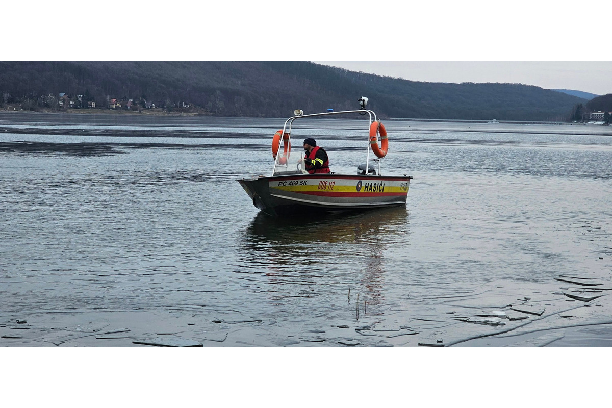 FOTO: Nezvestného muža z Divína našli utopeného vo vodnej nádrži Ružiná, foto 13