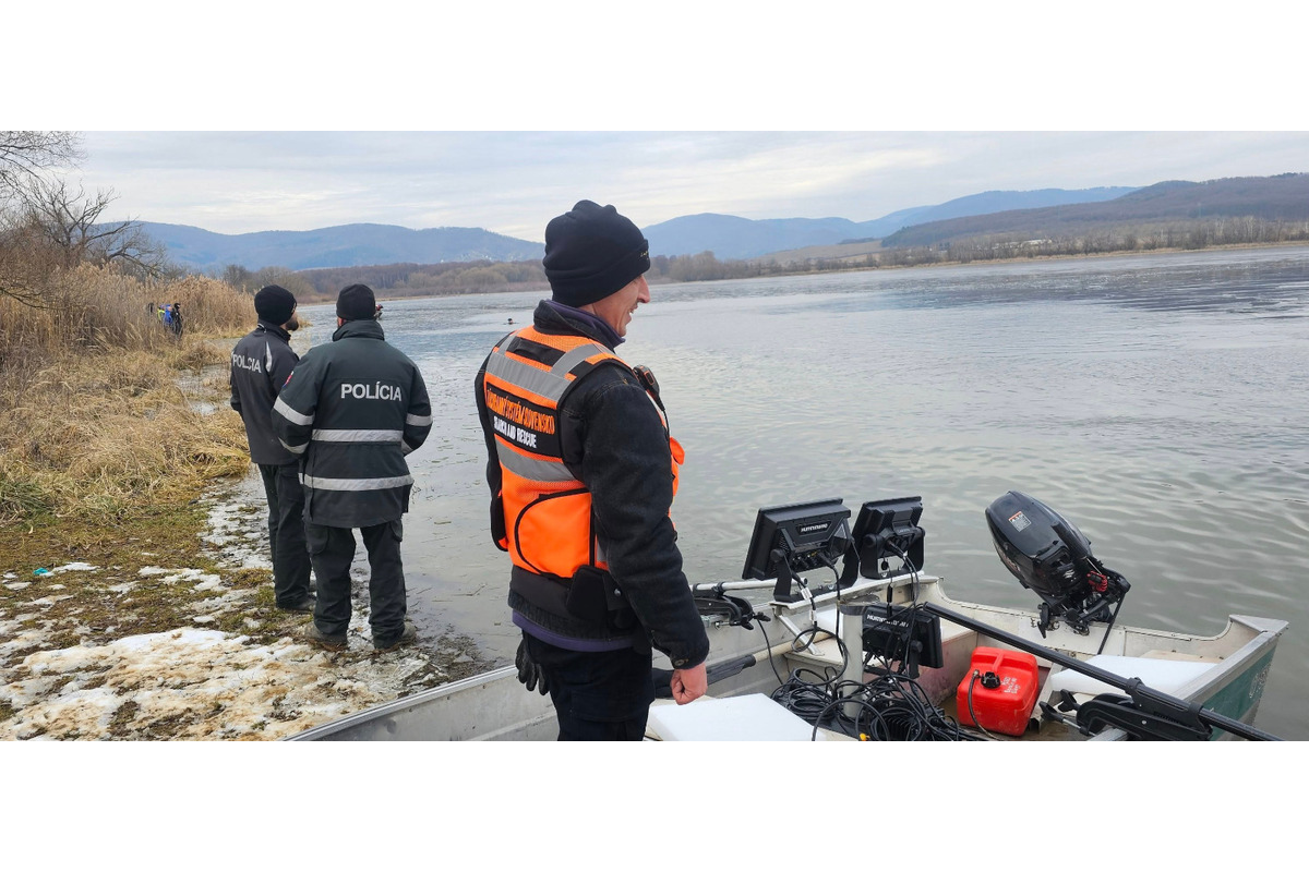 FOTO: Nezvestného muža z Divína našli utopeného vo vodnej nádrži Ružiná, foto 14