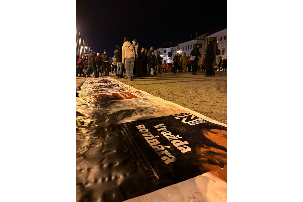 FOTO: Tisícky ľudí v Banskej Bystrici si pripomenuli pamiatku investigatívneho novinára Jána Kuciaka a jeho snúbenice, foto 1