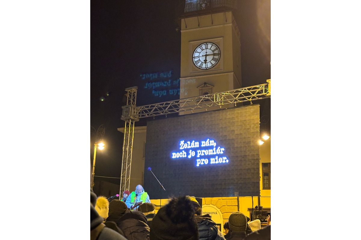 FOTO: Tisícky ľudí v Banskej Bystrici si pripomenuli pamiatku investigatívneho novinára Jána Kuciaka a jeho snúbenice, foto 3