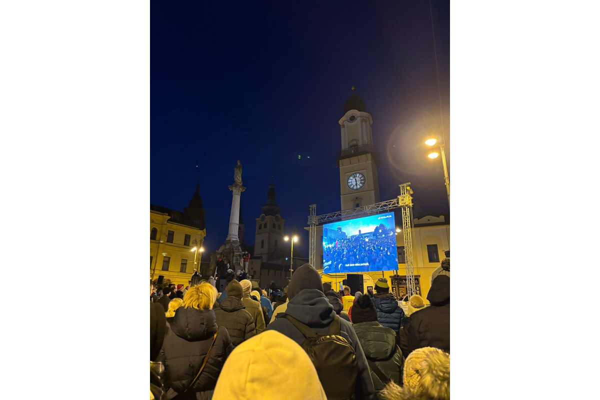 FOTO: Tisícky ľudí v Banskej Bystrici si pripomenuli pamiatku investigatívneho novinára Jána Kuciaka a jeho snúbenice, foto 4