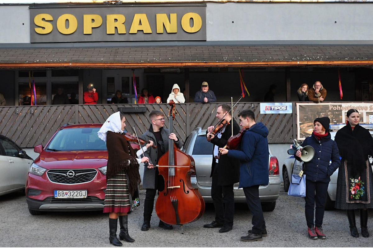 FOTO: Sásovčania už Fašiangy v uliciach oslávili , foto 8