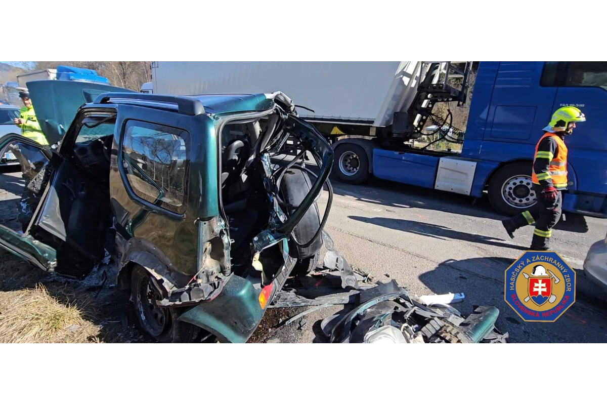 FOTO: Hasiči zasahovali pri hromadnej nehode, foto 2