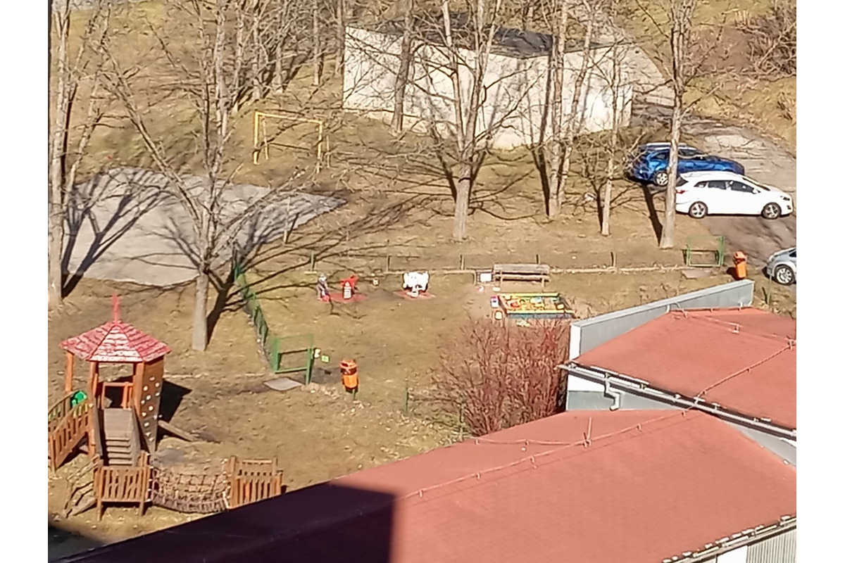 FOTO: Lavičky v Sásovej prešli rýchlou opravou, foto 4