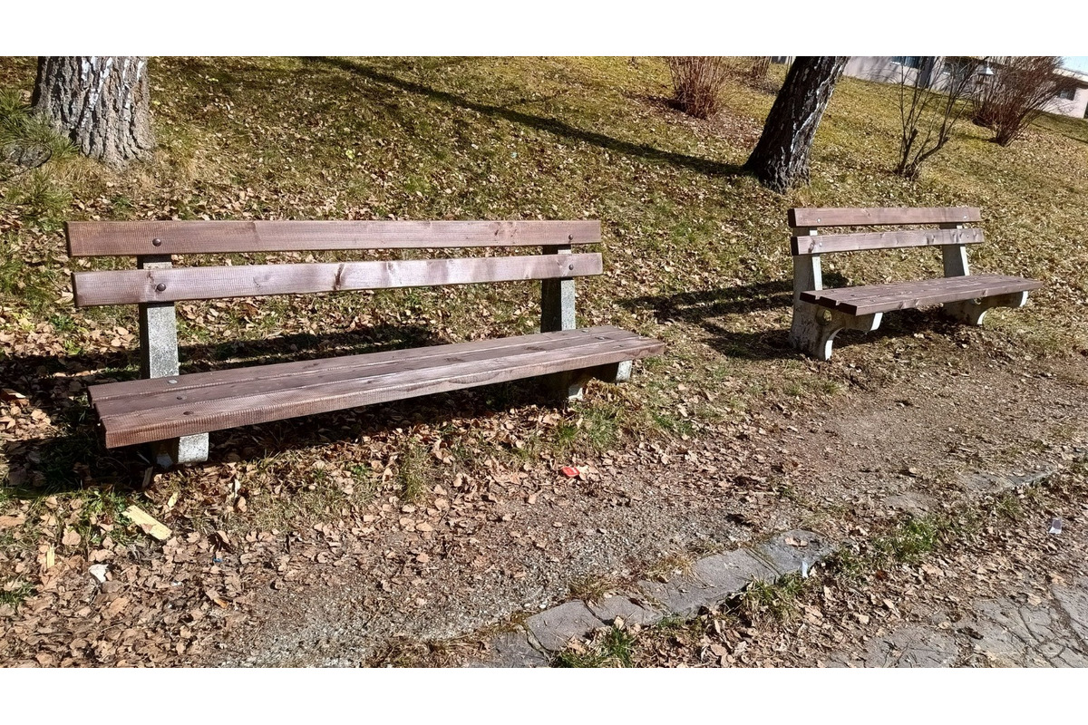 FOTO: Lavičky v Sásovej prešli rýchlou opravou, foto 10