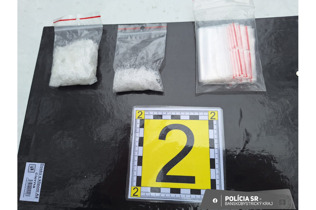 FOTO: Policajti zadržali muža z Lučenca, predával pervitín, foto 1