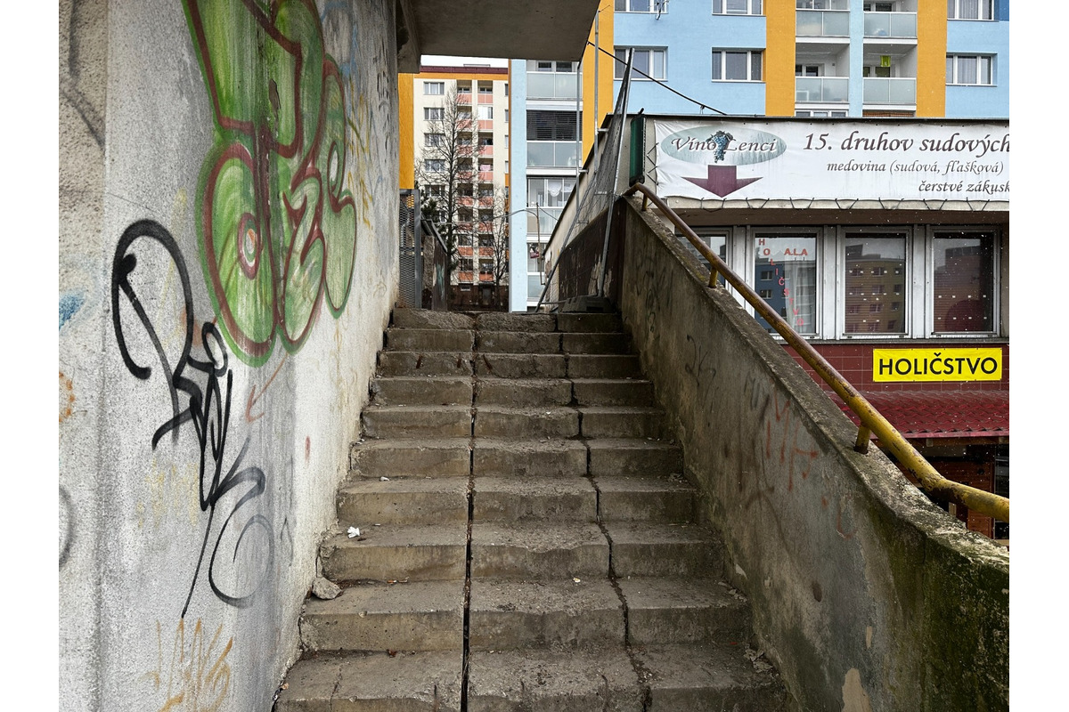 FOTO: Schodisko v Sásovej prejde rekonštrukciou a búraním, foto 2