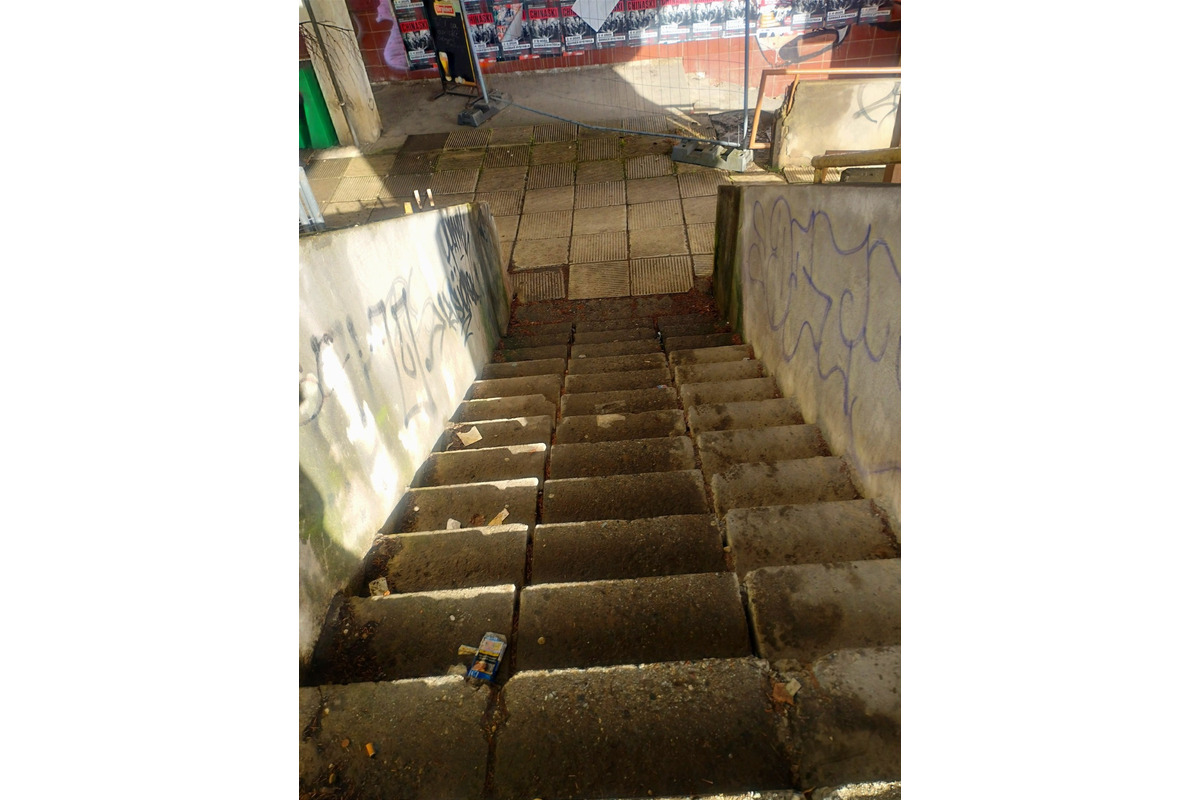 FOTO: Schodisko v Sásovej prejde rekonštrukciou a búraním, foto 7